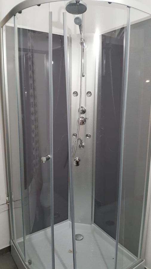 3 Hebergements - Au 1Er Etage 1 Appartement 2 Pieces Et Au 2Eme Etage Un Logement De 2 Chambres Louees Separement Avec Coin Cuisine Et Toilettes A Partager- Dans Pavillon Au Pied Du Rer B A 5 Minutes De Paris Et 30 Mn Stade De France Cachan Exterior photo