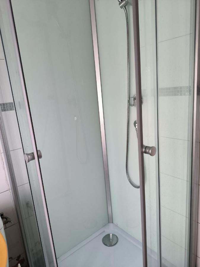 3 Hebergements - Au 1Er Etage 1 Appartement 2 Pieces Et Au 2Eme Etage Un Logement De 2 Chambres Louees Separement Avec Coin Cuisine Et Toilettes A Partager- Dans Pavillon Au Pied Du Rer B A 5 Minutes De Paris Et 30 Mn Stade De France Cachan Exterior photo