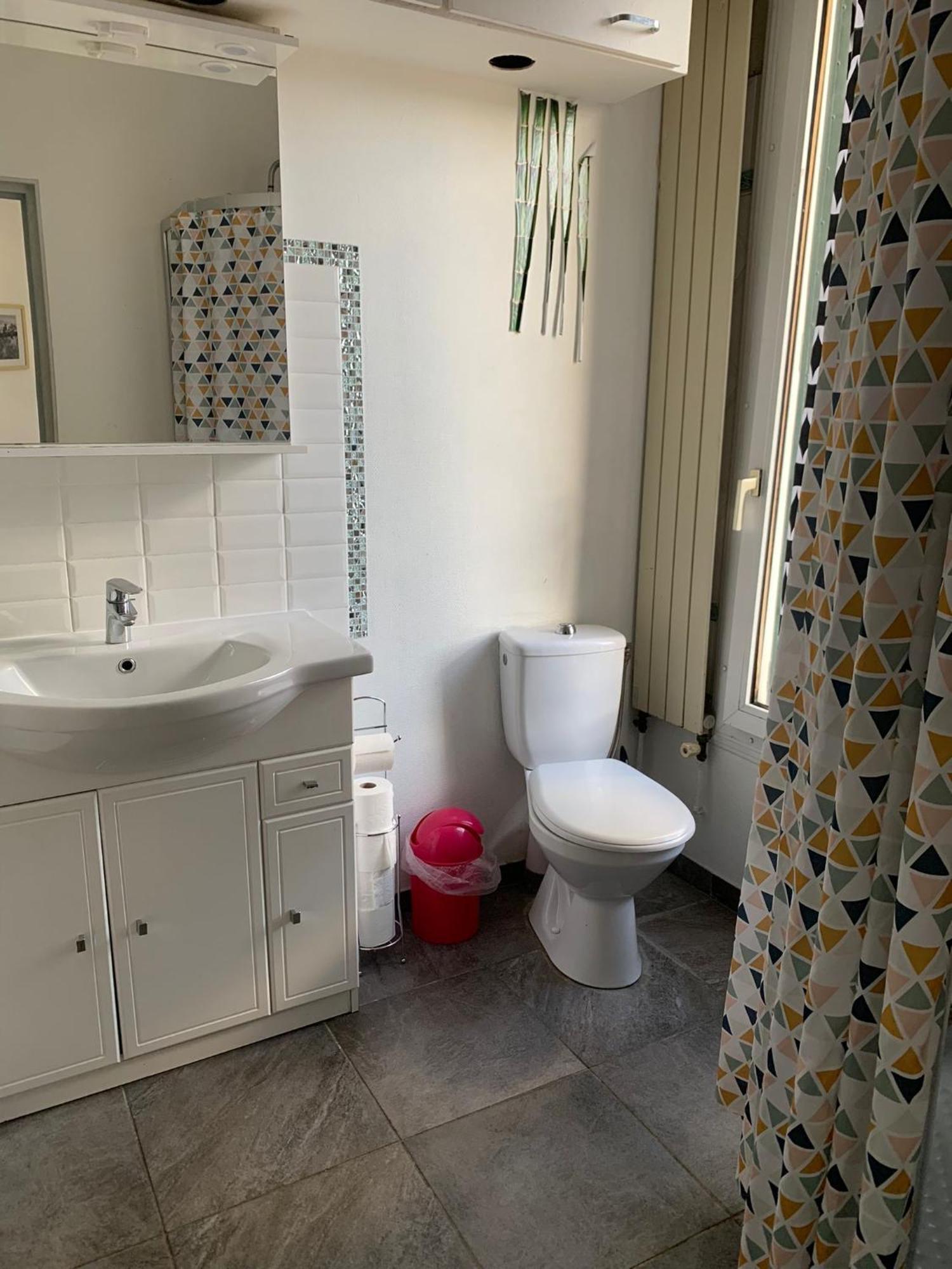 3 Hebergements - Au 1Er Etage 1 Appartement 2 Pieces Et Au 2Eme Etage Un Logement De 2 Chambres Louees Separement Avec Coin Cuisine Et Toilettes A Partager- Dans Pavillon Au Pied Du Rer B A 5 Minutes De Paris Et 30 Mn Stade De France Cachan Exterior photo